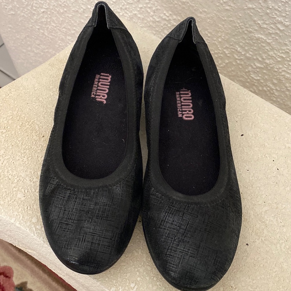 Munro American black flats